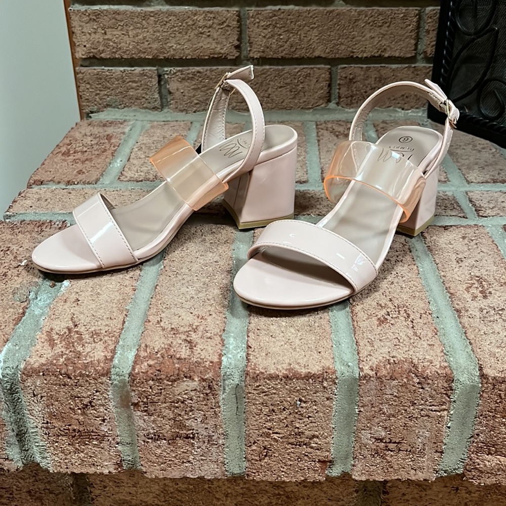 NWT DCMBLY Block Heel Shoes, Size 6